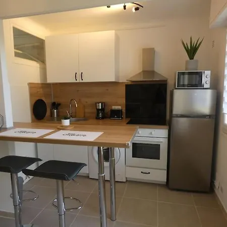 アパート Moderne En Rez De Jardin アンティーブ