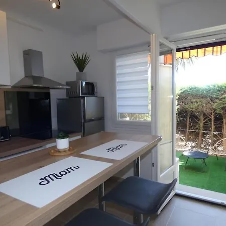 Moderne En Rez De Jardin Apartment